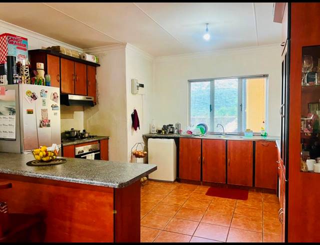 4 BEDROOM HOUSE FOR SALE IN RESERVOIR HILLS